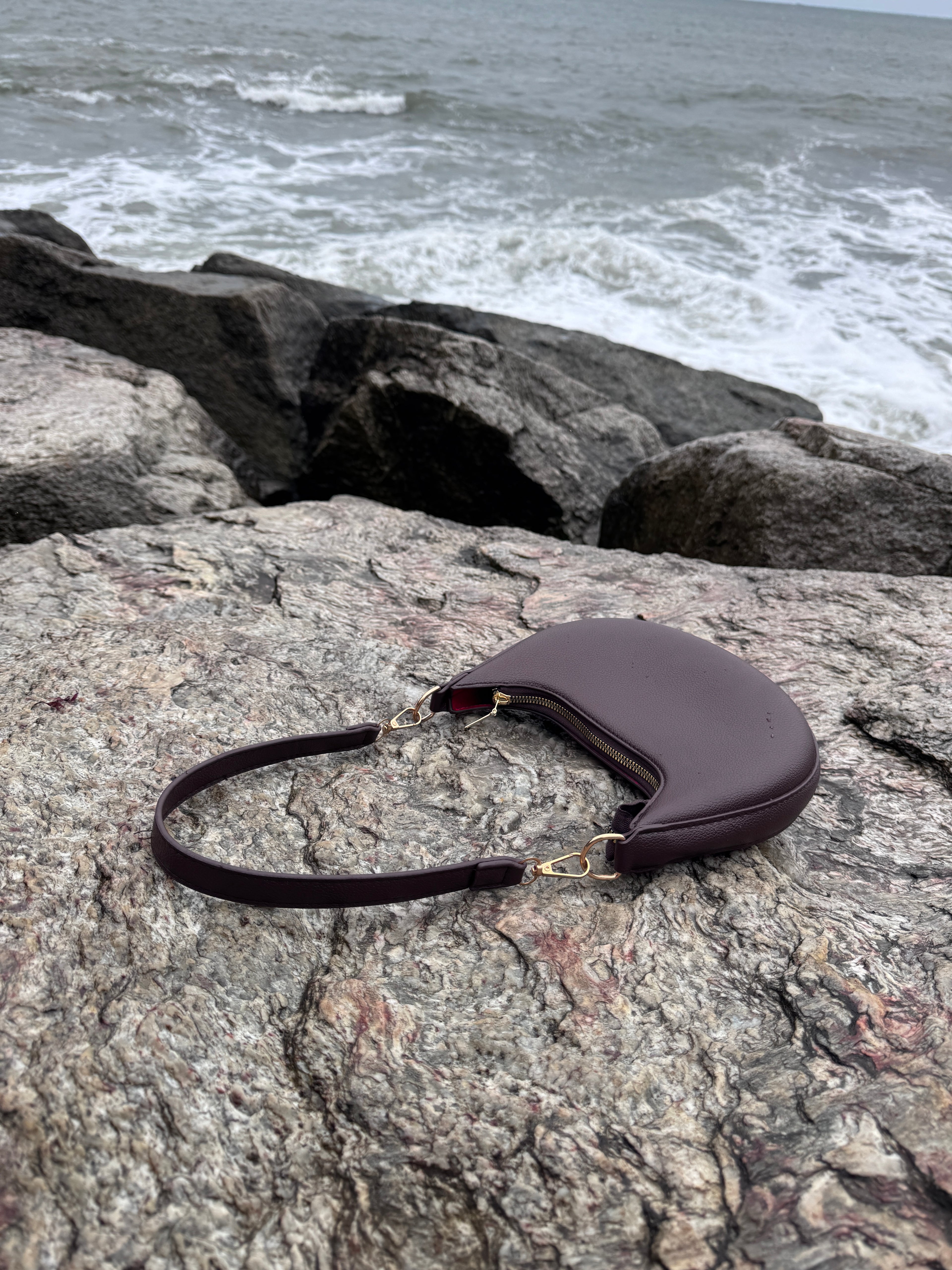 Half Moon Bag – The Perfect Blend of Style and Function