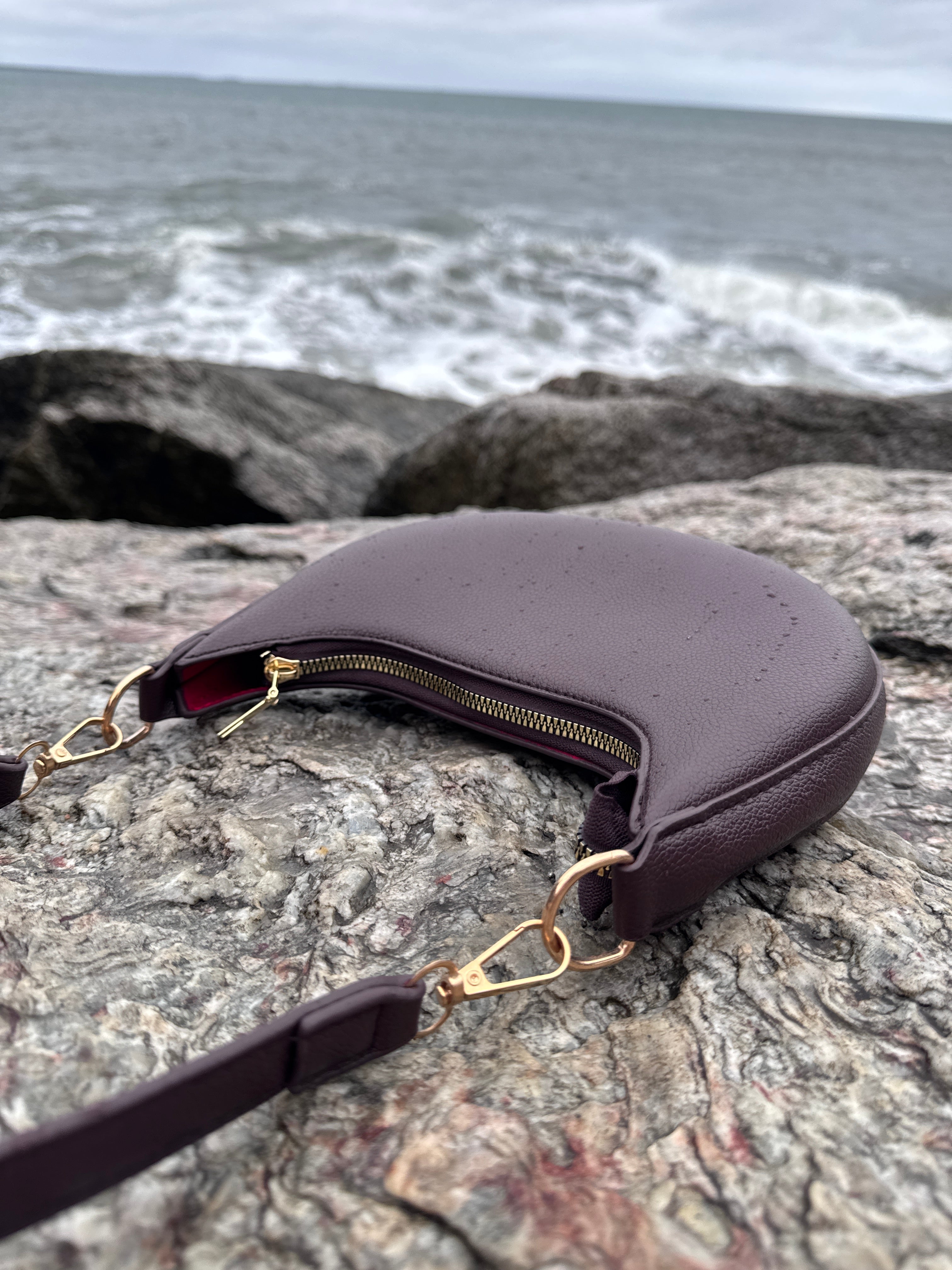 Half Moon Bag – The Perfect Blend of Style and Function