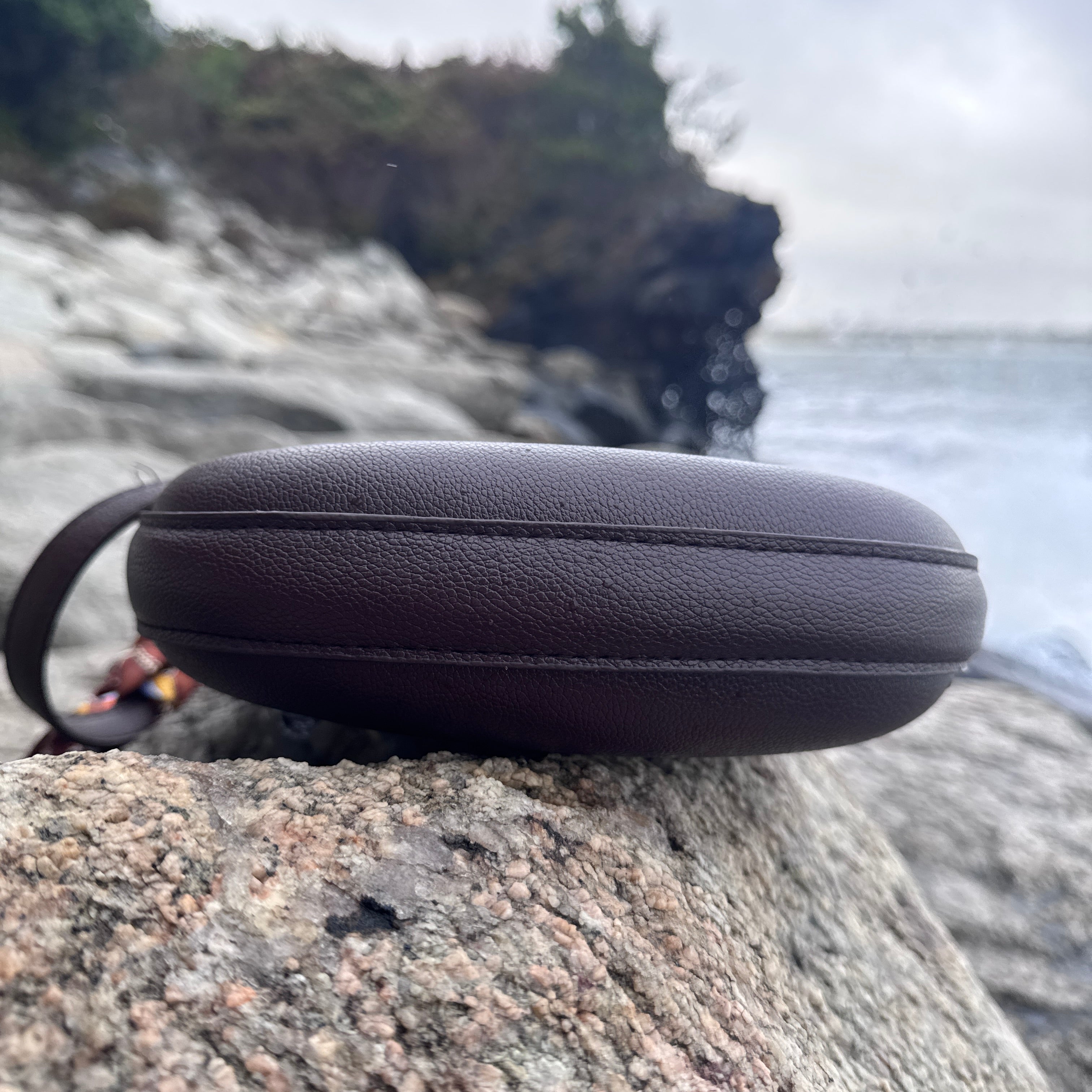 Half Moon Bag – The Perfect Blend of Style and Function